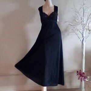 Olga Vintage NWT Black Long Flowing  Negligee Size M And Vanity Fair Negligee 36